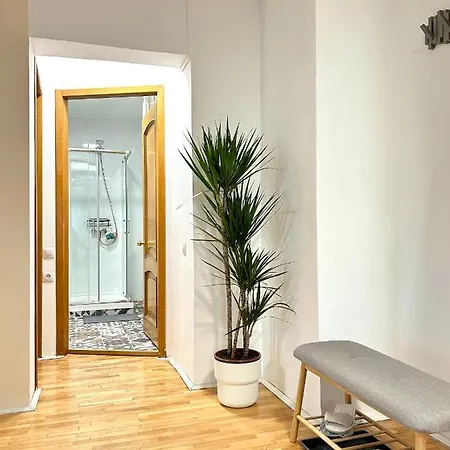 Parliament Skytower Apartment *