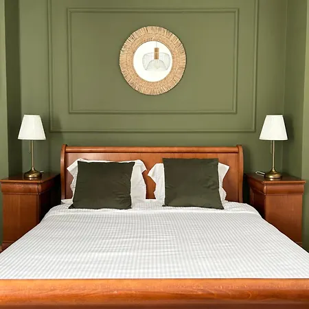 Parliament Skytower Apartment *