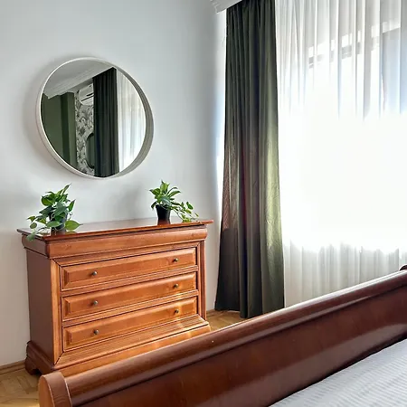 Parliament Skytower Apartment