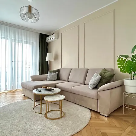 Parliament Skytower Apartament