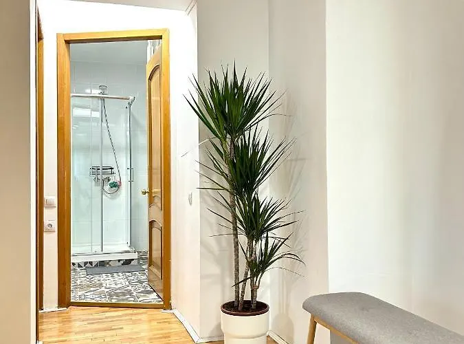 Parliament Skytower Apartment *