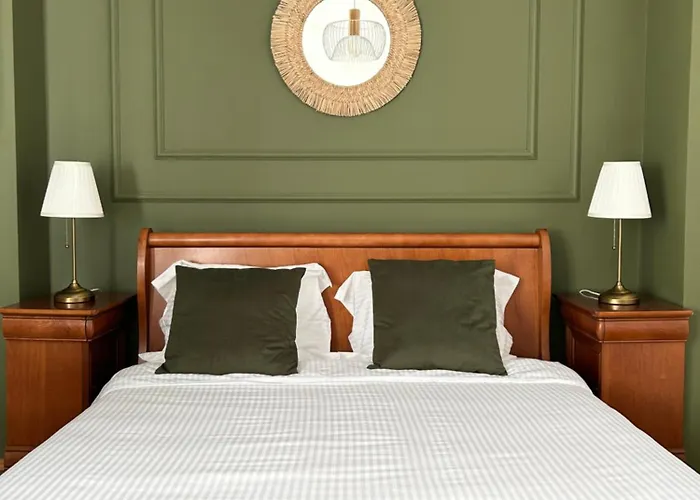 Parliament Skytower Апартаменти *